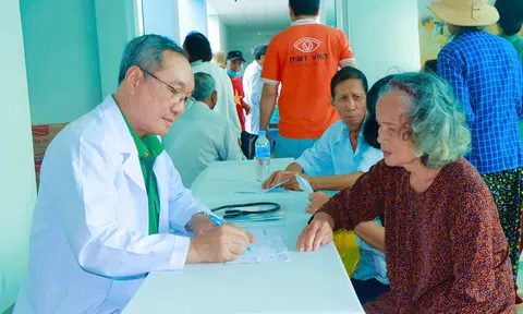 Liên đoàn Cờ Việt Nam phối hợp tổ chức khám sức khỏe, tri ân gần 500 người dân có hoàn cảnh khó khăn tại xã Đất Đỏ