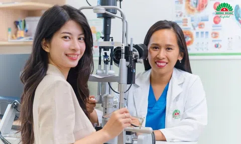 TS.BS Đinh Thị Hoàng Anh: Tiến sĩ nhãn khoa từ chối châu Âu để trở về bảo vệ đôi mắt người Việt