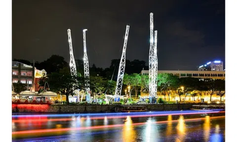 Slingshot Singapore tại Clarke Quay: “Chạm bầu trời” trong vài chục giây