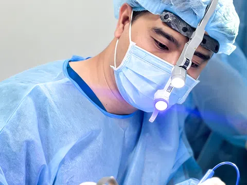 Bác sĩ Đặng Nam: Bác sĩ đầu tiên ứng dụng Dao mổ siêu âm Harmonic trong PTTM