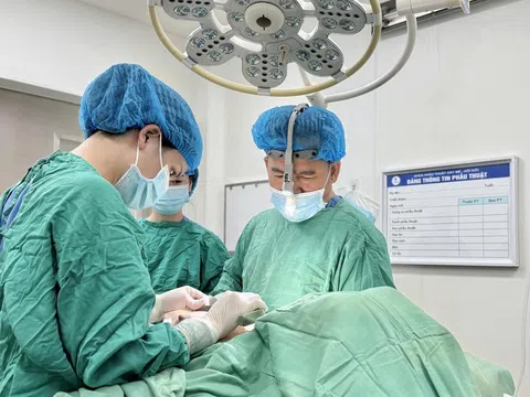 Vỡ túi ngực: Những biến chứng nguy hiểm và lời cảnh báo từ chuyên gia