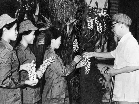 Bác Hồ với Tết Trồng cây năm Kỷ Hợi 60 năm về trước