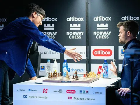 Vua cờ Carlsen vô địch siêu giải Na Uy