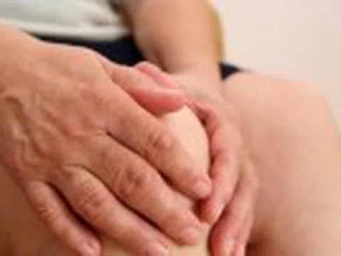 Cách giảm đau khớp khi trời lạnh