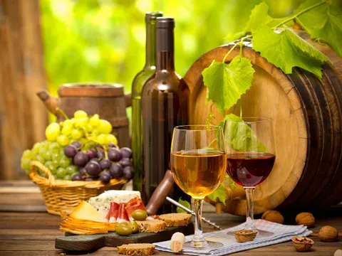Những lợi ích bất ngờ từ rượu vang với sức khỏe