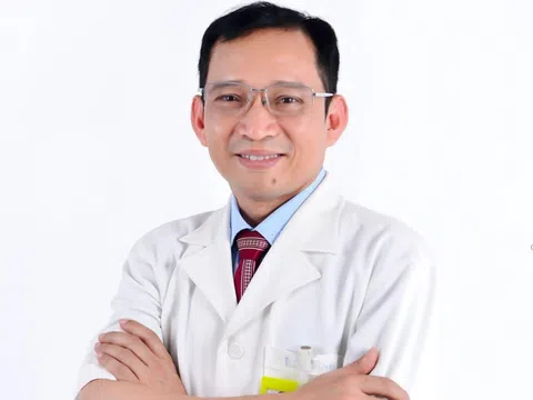 “Phù thuỷ đường nét” Lưu Đình Khanh vị bác sĩ vẽ nên cuộc đời mới cho phái đẹp