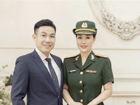 Nhà báo Xuân Nguyên và NSƯT Hương Giang chuẩn bị làm Lễ Hằng Thuận tại chùa Vạn Phúc