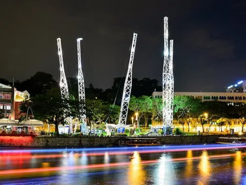 Slingshot Singapore tại Clarke Quay: “Chạm bầu trời” trong vài chục giây