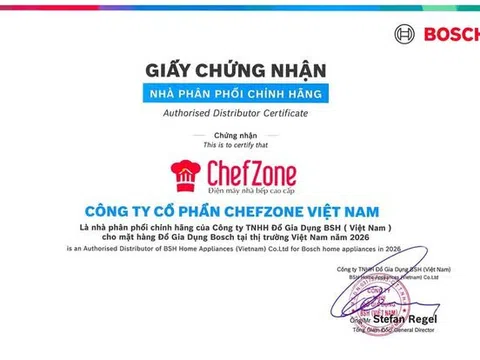 Bức tranh chân dung Thứ trưởng Trần Thanh Nam được ghép từ 3.600 tấm ảnh nhỏ