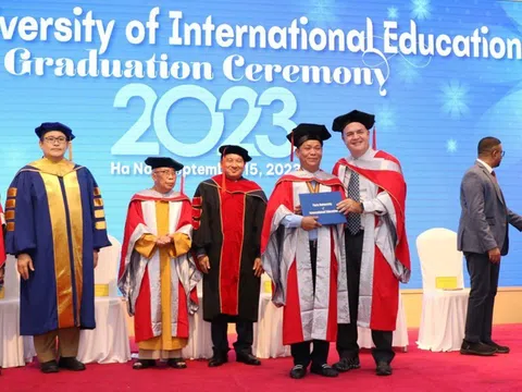 GS.TS Lương y Nguyễn Hồng Cảnh - Cánh chim không mỏi