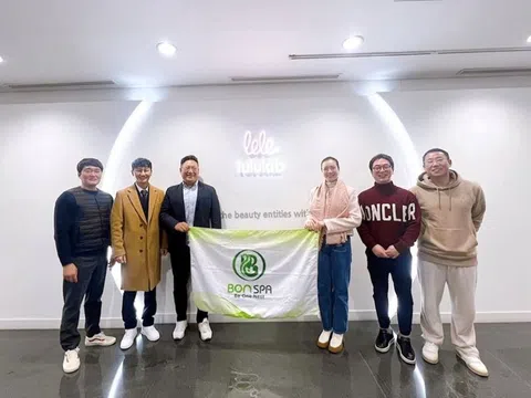 CEO BON Spa tham quan nhà máy sản xuất sản phẩm chăm sóc da cao cấp Queen's Holic tại Hàn Quốc