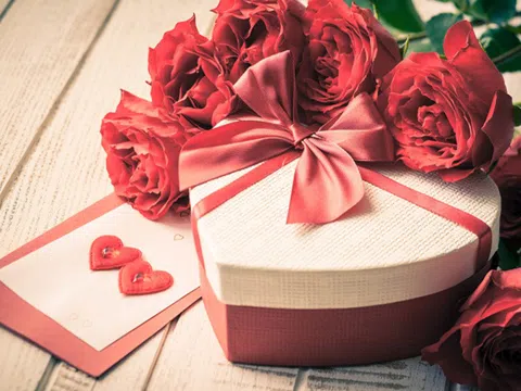 Nên tặng gì vào Valentine trắng 14/3 cho bạn gái?