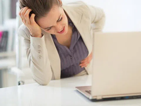 Vì sao thường đau dạ dày về đêm và sáng sớm?